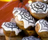 Muffins mit Spinnennetz