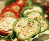 Paprika mit Feta-Füllung
