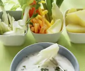 Frischkäse-Fondue mit Gemüse und Obst