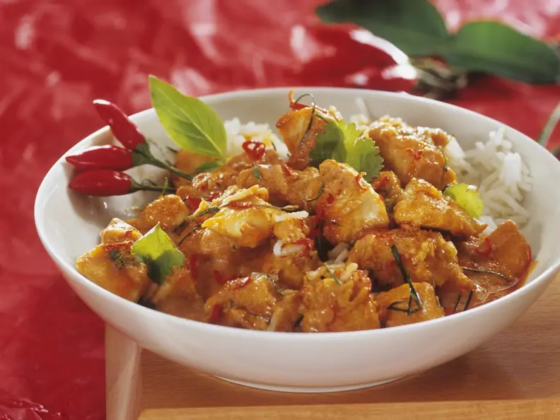 Scharfes rotes Geflügelcurry