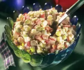 Gemüsesalat mit Mayonnaise-Dressing