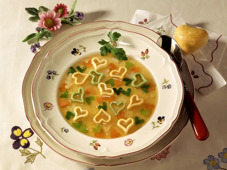 Herznudelsuppe mit Gemüse