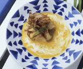 Bananen-Crêpepäckchen mit Melonensoße