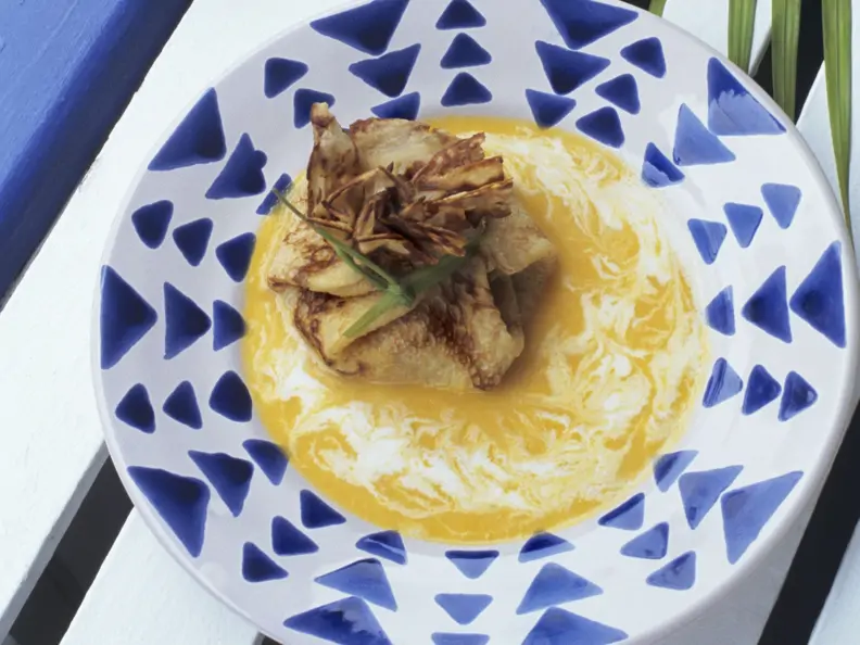 Bananen-Crêpepäckchen mit Melonensoße