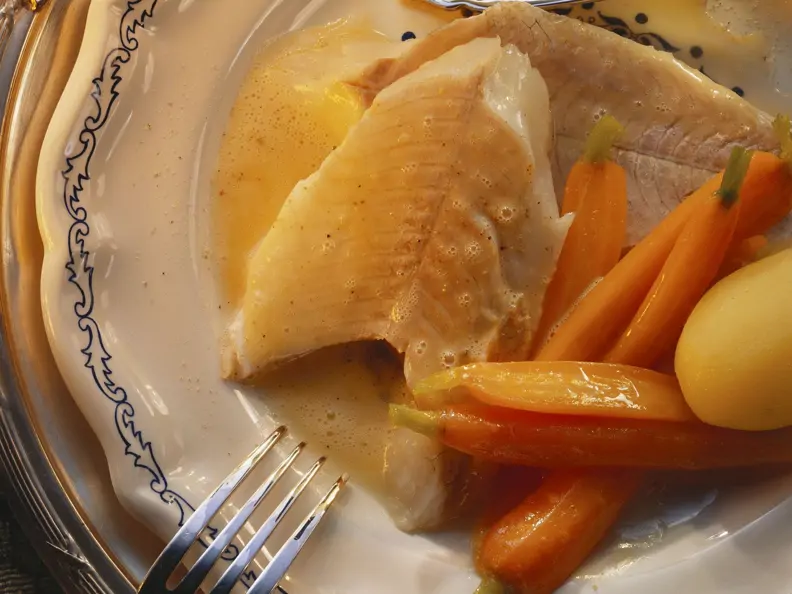 Hechtfilet mit Buttersoße dazu Karotten und Kartoffeln