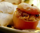 Bratapfel mit Eis