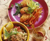 Linsenbratlinge mit Bulgursalat