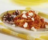 Orzo mit Tomaten und Schafskäse