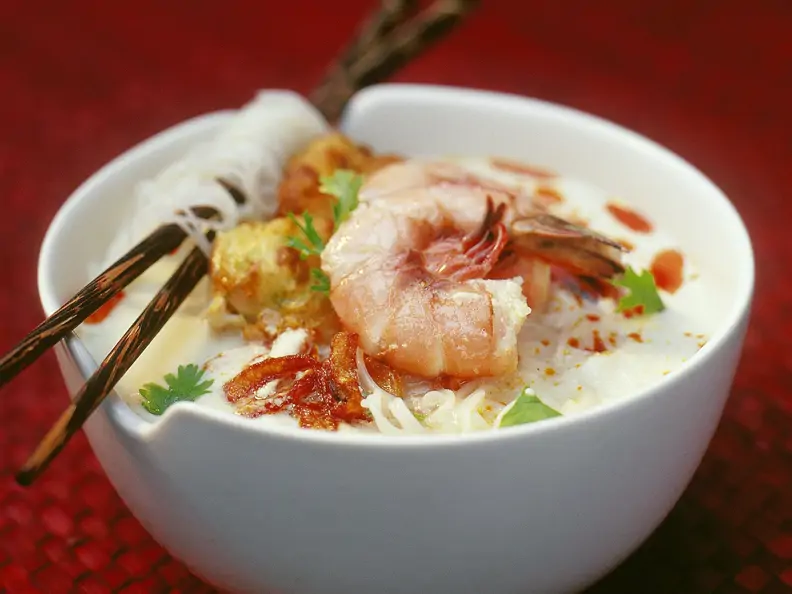 Nudel-Garnelensuppe mit Kokosmilch
