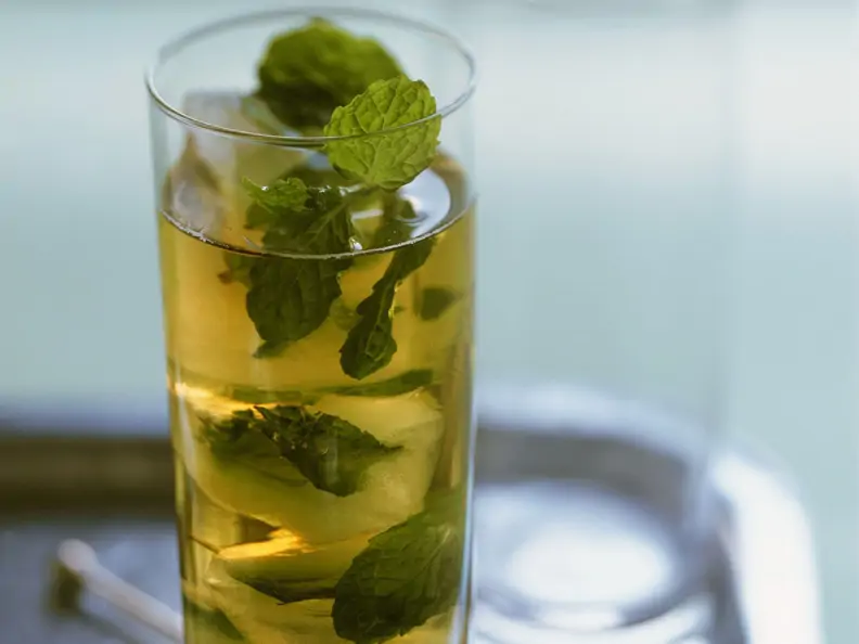 Sommerdrink mit Minze