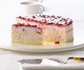 Quarkcreme-Torte mit Preiselbeeren