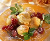 Windbeutel auf italienische Art mit Creme und Beeren