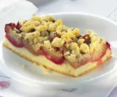 Pflaumenkuchen mit Walnussstreuseln
