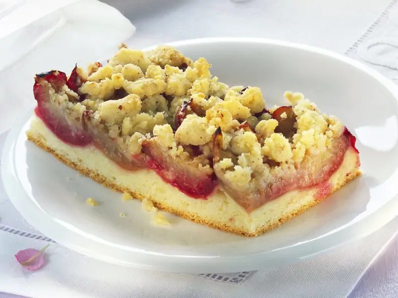Pflaumenkuchen mit Walnussstreuseln