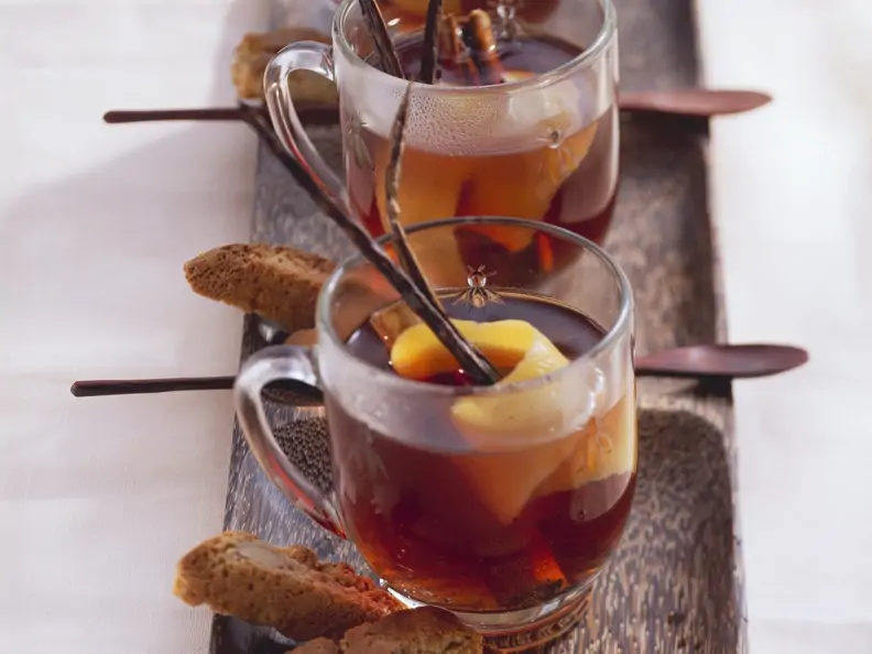 Kirsch-Schlehen-Punsch mit Amaretto