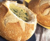 Maissuppe im Brotlaib