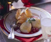 Weihnachtliches Honigmousse mit Fruchtsoße