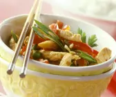Gemüse-Hähnchen-Pfanne auf asiatische Art
