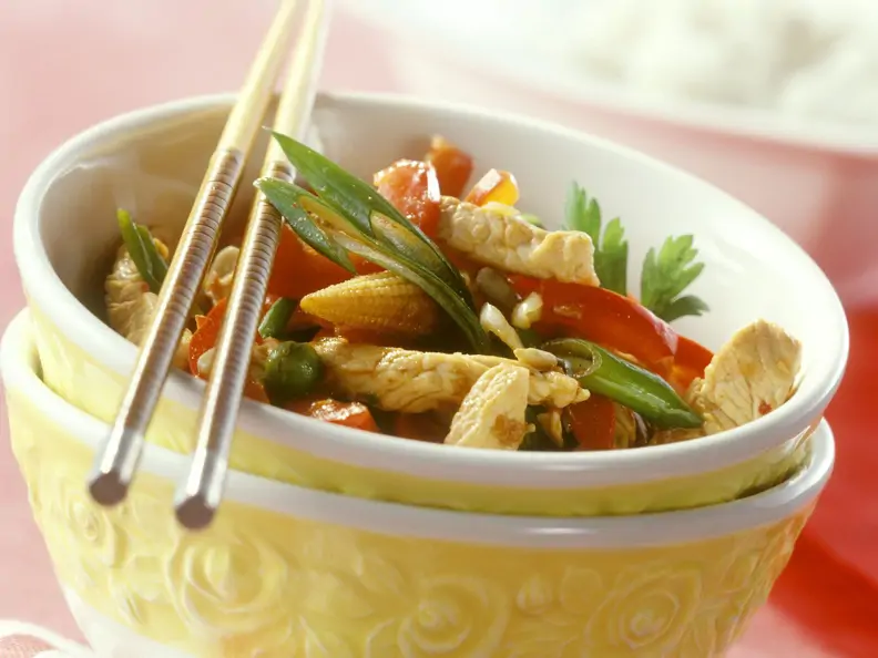 Gemüse-Hähnchen-Pfanne auf asiatische Art