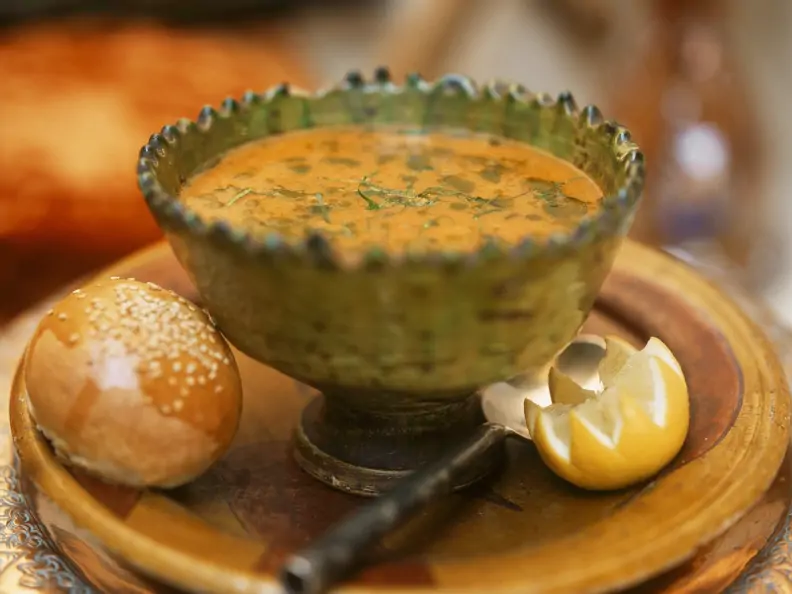 Weizenschrotsuppe mit Lamm auf algerische Art