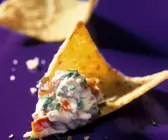 Feta-Knoblauch-Dip mit Nachos