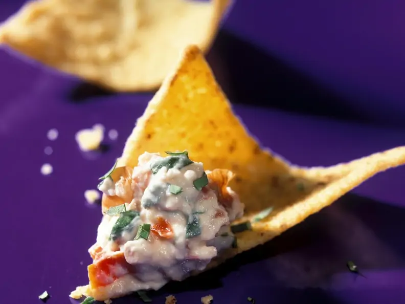 Feta-Knoblauch-Dip mit Nachos