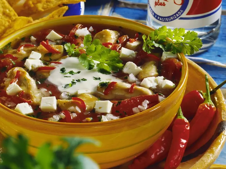 Hähnchenstopf mit Feta und Peperoni auf mexikanische Art