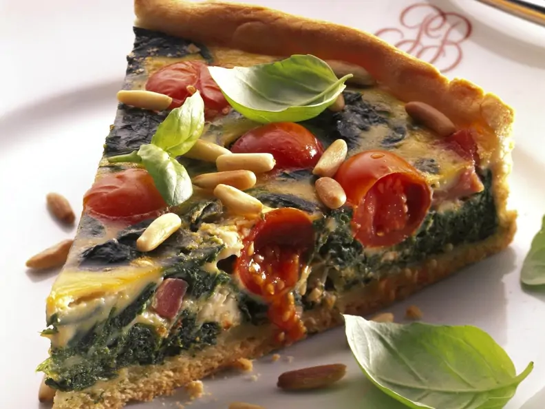 Spinat-Tomaten-Tarte mit Pinienkernen