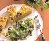 Kürbisquiche mit Lauch-Brennnessel-Gemüse