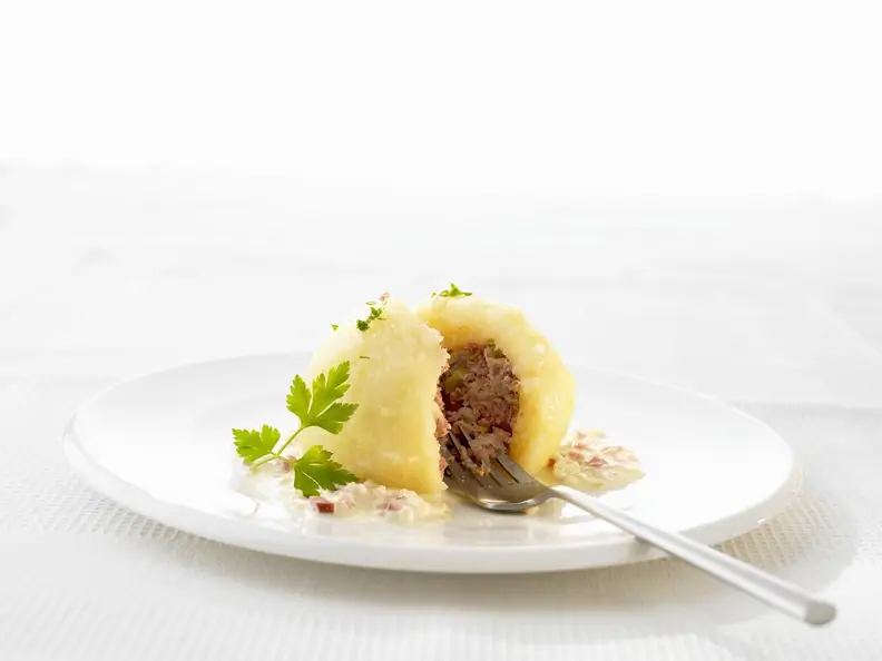 Kloß mit Fleischfüllung