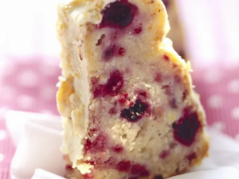Beeren-Joghurt-Gugelhupf
