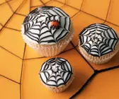 Spinnennetz-Cupcakes für Halloween