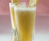 Cocktail mit Ginger Ale und Tonic