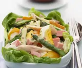 Spargel-Schinken-Salat mit Ei und Senfvinaigrette