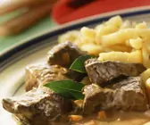 Wildgulasch mit Spätzle