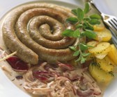 Bratwurstschnecke mit Bratkartoffeln (Plaaten in de Pann)