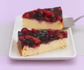 Käsekuchen mit Rote-Grütze-Haube