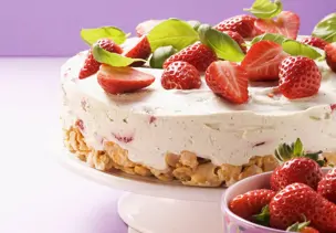 Frischkäsetorte mit Erdbeeren