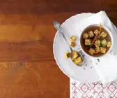 Wildsuppe mit Croutons aus Wachteleiern