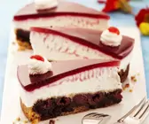 Quarktorte mit Kirschglasur