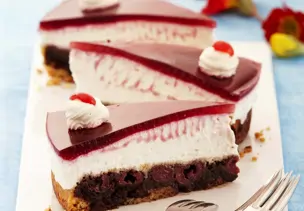 Quarktorte mit Kirschglasur