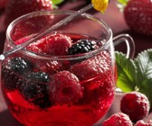 Bowle mit Beeren