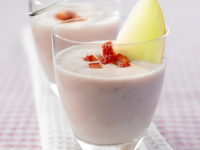Joghurt-Smoothie mit Erdbeeren und Melone