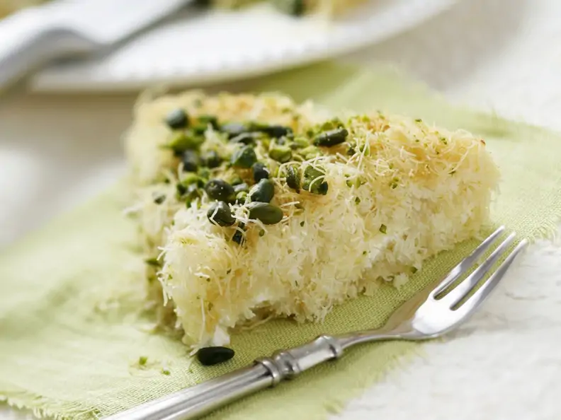 Türkischer Engelshaar-Kuchen mit Pistazien und Frischkäse