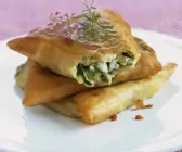 Zucchini-Feta-Taschen aus Brickteig