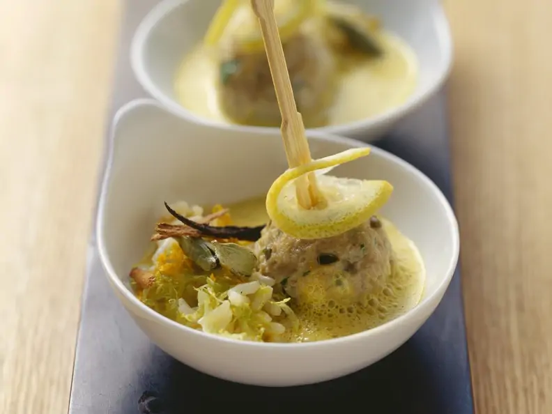 Kalbsfleischklößchen in Zitronen-Kardamom-Soße