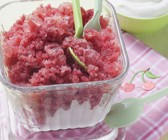 Kirschgranita mit Vanillesahne