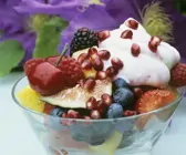 Obstsalat mit Granatapfelkernen