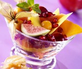 Exotischer Obstsalat mit Granatapfelkernen