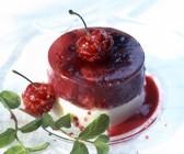Panna cotta mit Kirschen